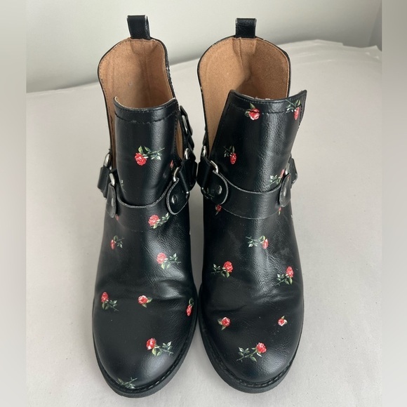 Madden Girl Finnian - Black Boot/Roses Size 7 - Picture 1 of 12